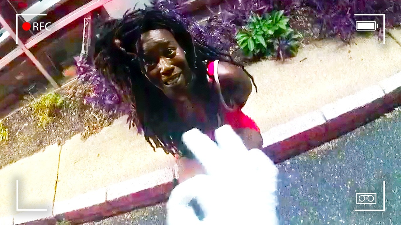 Thumbnail for Cops Pull Over Speeding Woman, Find Decomposed Kids in Trunk