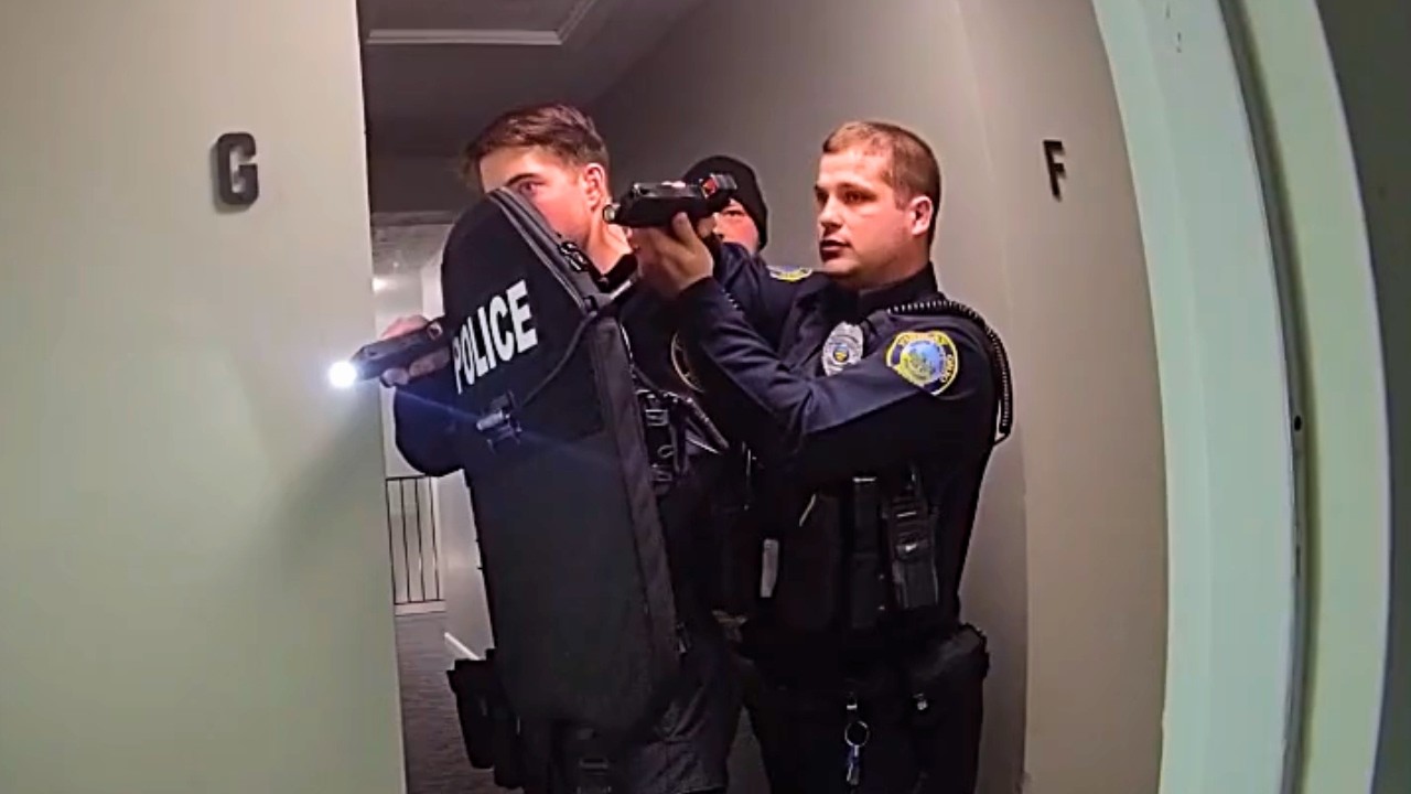 Thumbnail for Police Respond To Ex-Girlfriend Being Held Hostage