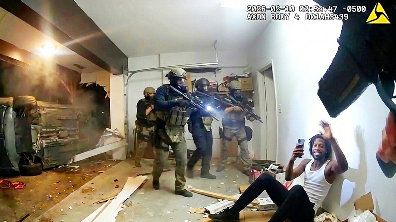 Thumbnail for 20,000 People Watched Him Ruin His Life on Livestream