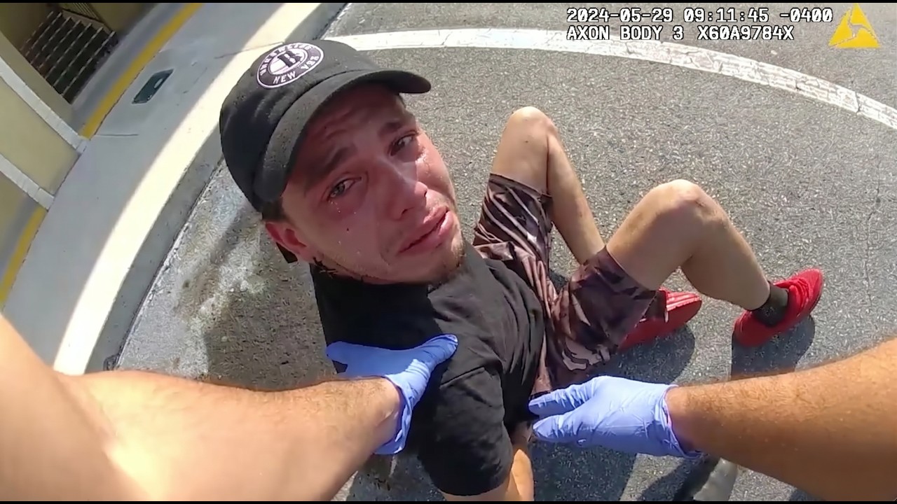 Thumbnail for Boyfriend Cries After His Girlfriend Tries to Leave & She Doesn't Make It
